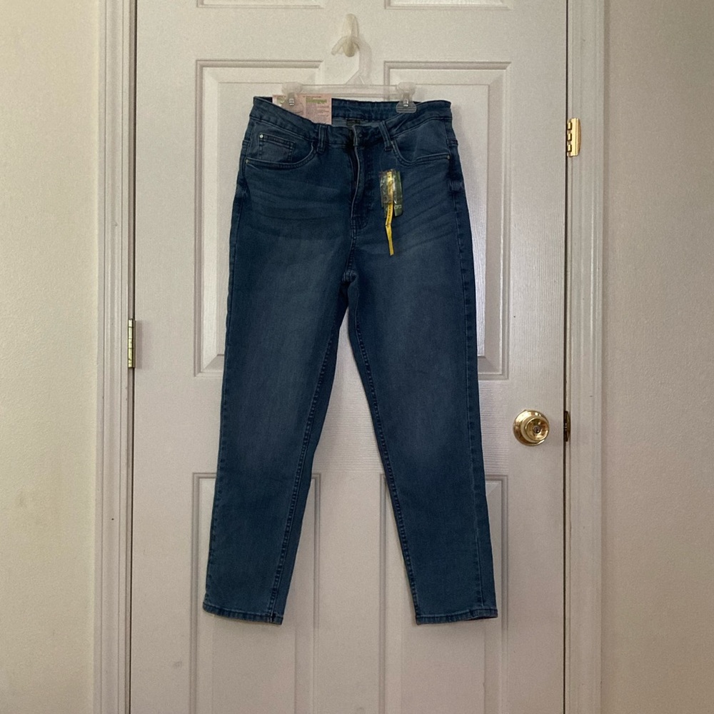 Women’s high rise mom jeans